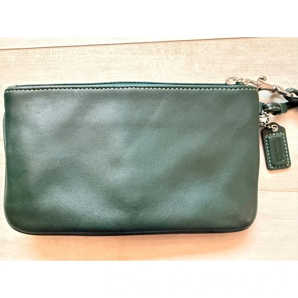 Coach Soho RARE Green Leather Vintage Y2K Soho Wristlet Clutch Bag Hangtag 00s